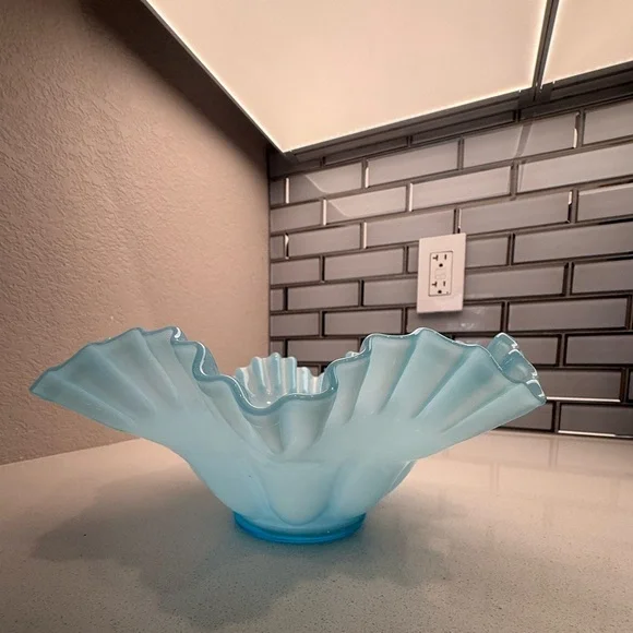 Vintage Bride's Basket Blue Fenton Ruffled Edges Bowl with Metal Holder - Picture 11 of 17